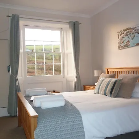 Buckingham House 3*
